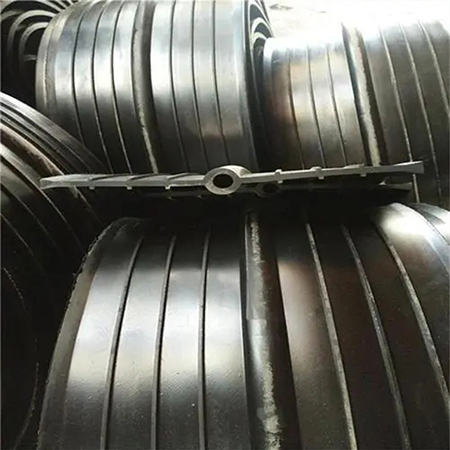 651型圓孔中埋式止水帶