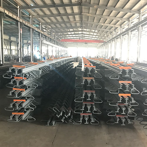 橋梁伸縮縫車間